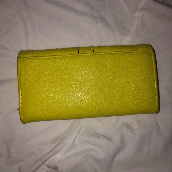 Bright yellow clutch - Picture 2 of 3